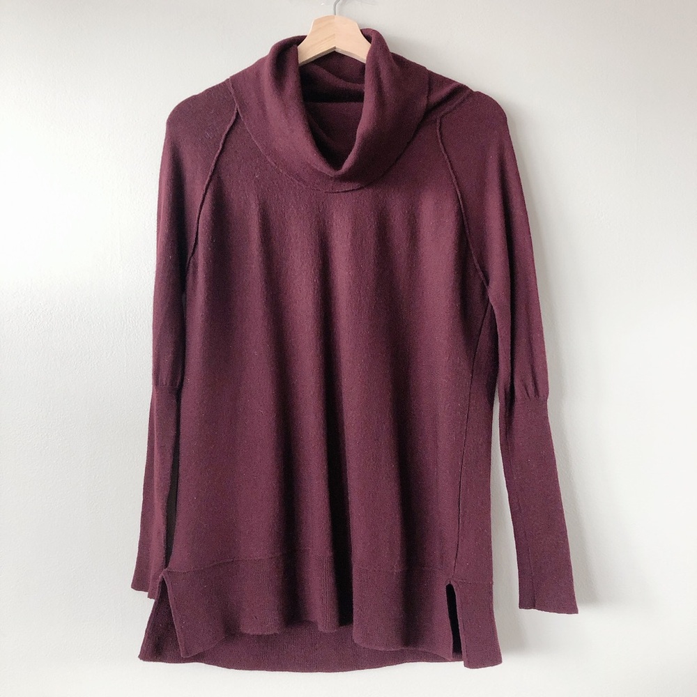 Tahari 100% merino wool Burgundy Women's Sweater medium turtle neck